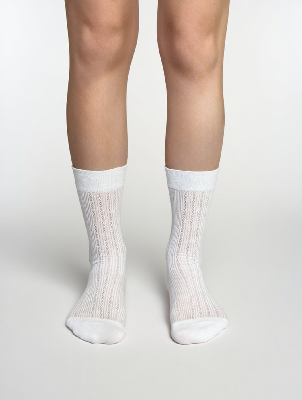 Classic vertical lace crew socks- 170N