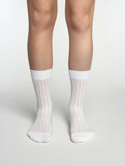 Classic vertical lace crew socks- 170N