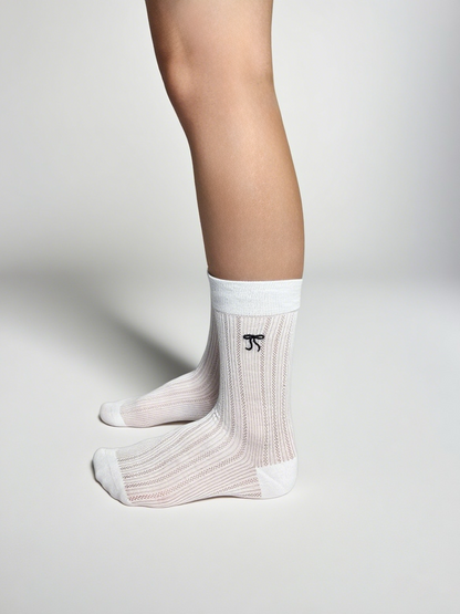 Classic vertical lace crew socks- 170N